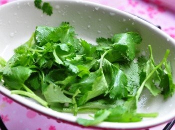 step4: 香菜洗淨後再切細末