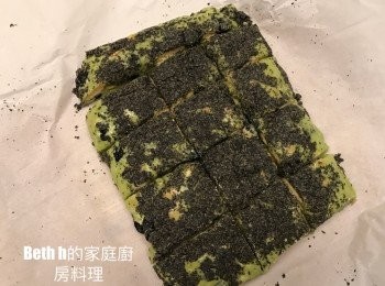 step6: 一面灑上黑芝麻粉