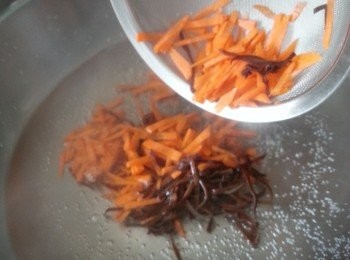 step12: 甘筍及木耳用滾水先煮3分鐘