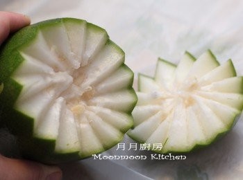 step2: 造成鋸齒形花邊，起出頂部。