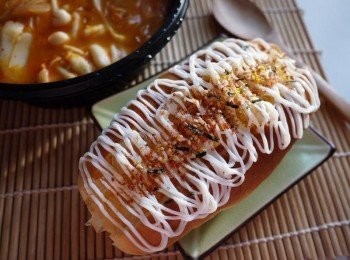 step6: 同時享受泡菜風味的炒麵麵包與濃郁的起司泡菜鍋~一個人也可以吃的很享受 (́>◞౪◟