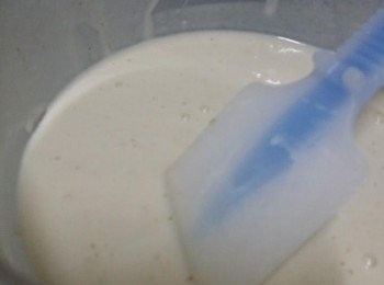 step5: 留起150g蘿白水加入面粉中攪拌之完全沒有粉粒