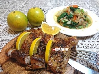 step11: 【完成囉】打開鍋蓋，拌炒一下（目的是讓酒精揮發），灑白胡椒和鹽，再拌炒，即可起鍋。輕鬆完成1鍋2菜。