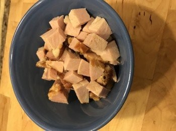 step3: 把火腿肉切成丁粒, 看起來比較美覌