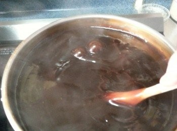 step8: 再開細火不停攪拌煮到汁料大滾起筋(此動作需要一段時間)(煮到面有起泡)