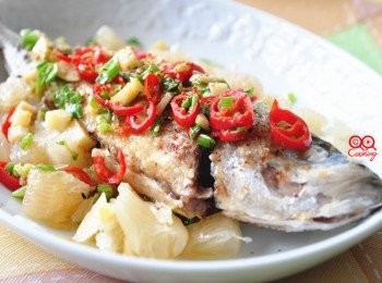 step5: 細緻口感的魚肉加入加入的柚瓣做料理，微辣中帶清爽，非常好吃~