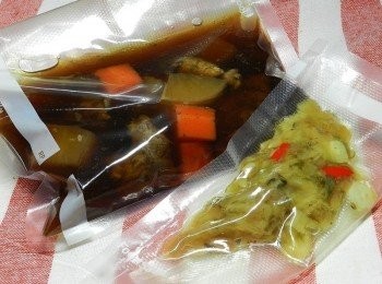 step12: 拿幾包放在冷藏，想吃隨時都有~只要用電鍋加熱就可以囉~下次要出遠門，放個幾包給老公，就不怕他餓著囉~