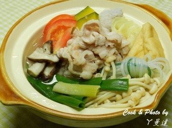 step5: 將煮好的<span class="group_1">食材</span>一一擺入鍋內