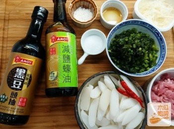 step1: 材料中的筍絲和雪菜，先分別出水，備用