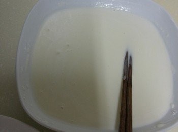 step1: 除手粉外。拌均所有材料。