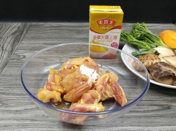 step3: 切成片用<span class="group_2">醃料</span>醃30分鐘