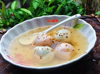 step5: 最後可以再灑些桂花，暖呼呼的清香湯圓，立即享用!