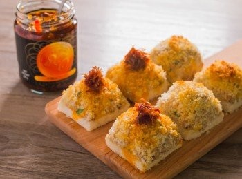 step5: 取出後以李錦記XO醬點綴即成。