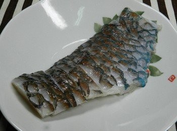 step2: 這一片肉片下來後切塊