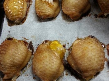 step7: 取出<a href="https://bit.ly/3zHU5V3" target="_blank" data-keyword="雞翼" class="guide-link"><strong>雞翼</strong></a> <span style="display:inline-block;vertical-align:middle;margin-top:-3px;color:initial;border-radius:3px;padding:2px 3px;font-size:12px;line-height:14px;background:#87d300;color:#fff;">即買</span> 搽上蜜糖,再焗多5分鍾(亦可以用煎方法煎到<a href="https://bit.ly/3zHU5V3" target="_blank" data-keyword="雞翼" class="guide-link"><strong>雞翼</strong></a> <span style="display:inline-block;vertical-align:middle;margin-top:-3px;color:initial;border-radius:3px;padding:2px 3px;font-size:12px;line-height:14px;background:#87d300;color:#fff;">即買</span> 金黃色再搽蜜糖)