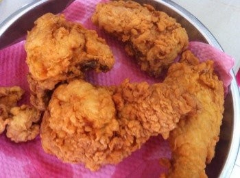 step4: 炸好時盛起吸乾油分即可上座