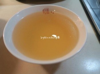 step2: 雞高湯.水也可 比例為1碗飯對2碗高湯