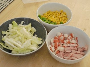 step2: 將所有材料洗淨，切小塊