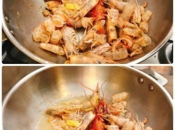 step3: 熱油鑊爆香薑片和蝦殻，加水蓋上蓋滾起後轉中細火煲5-6分鐘，將蝦殼盛起，保留上湯備用；