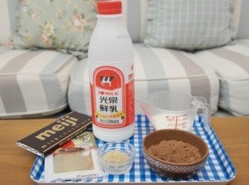 step1: 先將所有的材料備齊!!利用純天然的光泉鮮乳來製作奶凍~可以攝取到鈣質營養呢!!