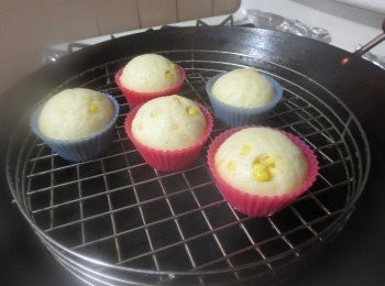 step7: 如果當天吃不完，就用保鮮膜包起來放進冰箱。想吃的時候可以將它重新蒸熱，或者放進微波爐加熱，味道都跟剛蒸好時一樣棒。