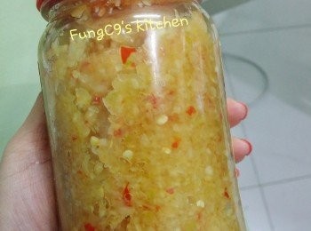 step7: 成品待涼後可入玻璃瓶，放雪櫃保存半年

蒜水留來做嘜？下回分解