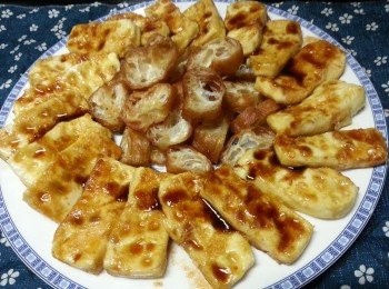 step4: 排上油條,排上豆腐,將照燒汁淋上即可