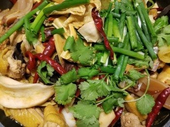 step6: 食時加入油炸鬼索辣汁，回味無窮。