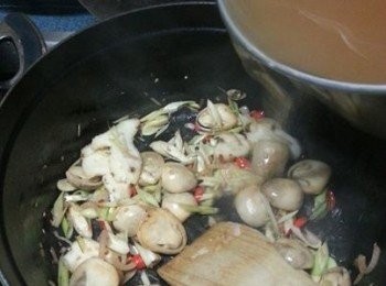 step14: 倒入已煮好之蝦湯