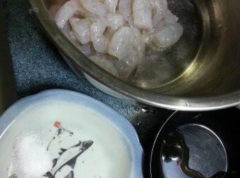 step3: 用醃蝦料醃15分鐘以上