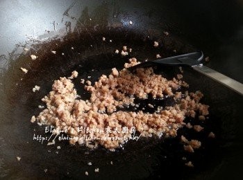 step6: 豬肉碎放入鑊中炒至熟透盛起