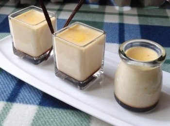 step9: 若使用玻璃瓶裝的，可以直接享用? 
在<span class="group_1">食材</span>的配置上建議： 一顆雞蛋 +120cc鮮奶 +5g細砂糖 （因為焦糖本身蠻甜的，所以糖不用加多）