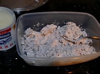 step2: 用叉或湯匙去將芋頭，壓成蓉。