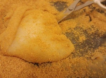 step6: 利用鉸剪剪成一粒粒。