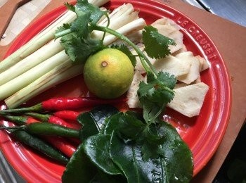 step1: 準備泰式材料包，在超市也能買到的