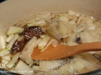 step4: 黃砂糖熔化就將黑糖倒入