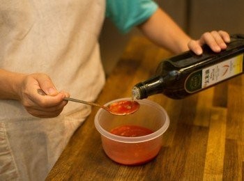 step4: <span class="group_1">醬汁</span> 加一點玄米油（本來都用橄欖油，不過就是看家裡有什麼油我就做）