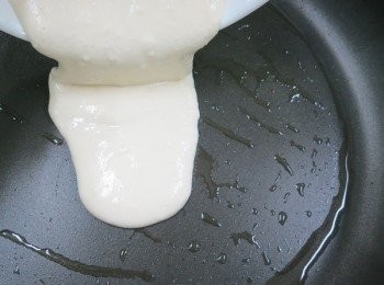 step7: 1.起油鍋倒入粉漿