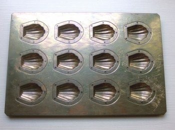 step7: 將烤模抹上一層薄薄的奶油。