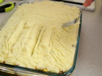 step9: 用叉背劃出條紋, 蓋上錫紙, 放進已預熱焗爐, 用170度焗30分鐘