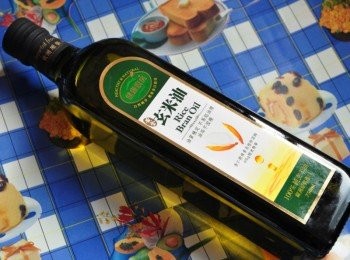 step8: 選擇黃金玄米油8大理由: 1.發煙點高(245度~257度c)油質安定超低油煙 2.清爽不油膩油垢不囤積 3.煎炒炸拌，最適合的料理首選 4.非基因改造無農藥無重金屬殘留 5.用量省，不易沾鍋好清洗 6.含天然獨特糙米營養素(y榖微素與維生素E) 7.脂肪酸比例加，最接近世衛組織推薦脂肪酸比1:1:1 8.連續4年獲得國家品質標章認證