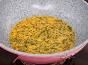 step4: 在一大盤中，把<span class="group_2">卡邦尼汁</span>材料充分攪勻。