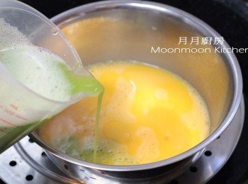 step8: 加入蛋汁及2湯匙西蘭花渣拌勻。