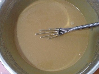 step2: 將全部粉類拌勻，倒入椰漿糖水，攪拌成無粉粒的粉漿。