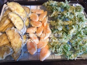 step5: 用大紙吸去多餘油份。