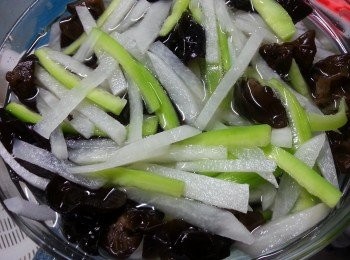 step3: 隔去水份,再浸已雪凍的食用冰水