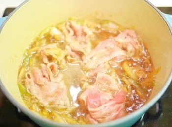 step3: 汁煮滾後加入肥牛煮熟