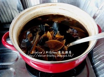 step11: 再加入冰糖拌勻轉用中火煲10分鐘至冰糖溶掉即可