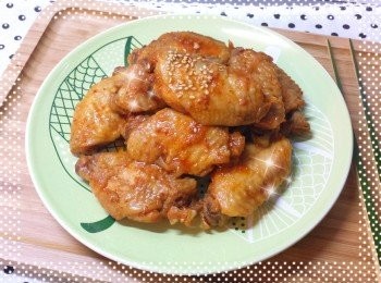 step6: 打開煲後將<a href="https://bit.ly/3zHU5V3" target="_blank" data-keyword="雞翼" class="guide-link"><strong>雞翼</strong></a> <span style="display:inline-block;vertical-align:middle;margin-top:-3px;color:initial;border-radius:3px;padding:2px 3px;font-size:12px;line-height:14px;background:#87d300;color:#fff;">即買</span> 與汁液拌勻即可。