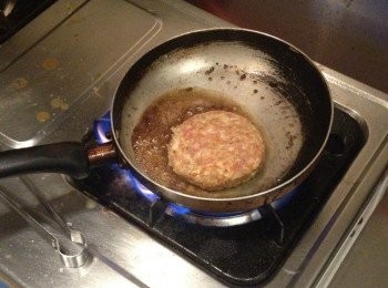 step1: 先把手做漢堡稍微先到定型上色